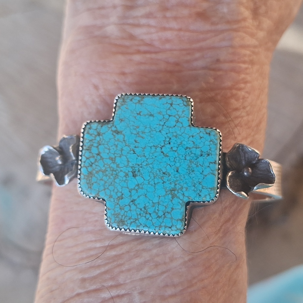 Sweet Bird Studio Santa Fe Cross With 3D Flowers .925  Bracelet - Picture 4 of 4